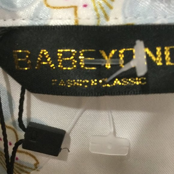 Stunning New with tags 100% Satin peacock print dressing gown - Picture 7 of 7